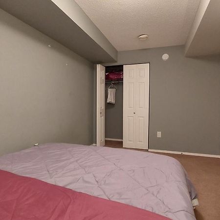 Lovely 1-Bedroom Basement Suite Виннипег Экстерьер фото