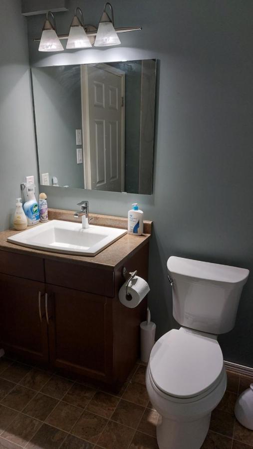 Lovely 1-Bedroom Basement Suite Виннипег Экстерьер фото