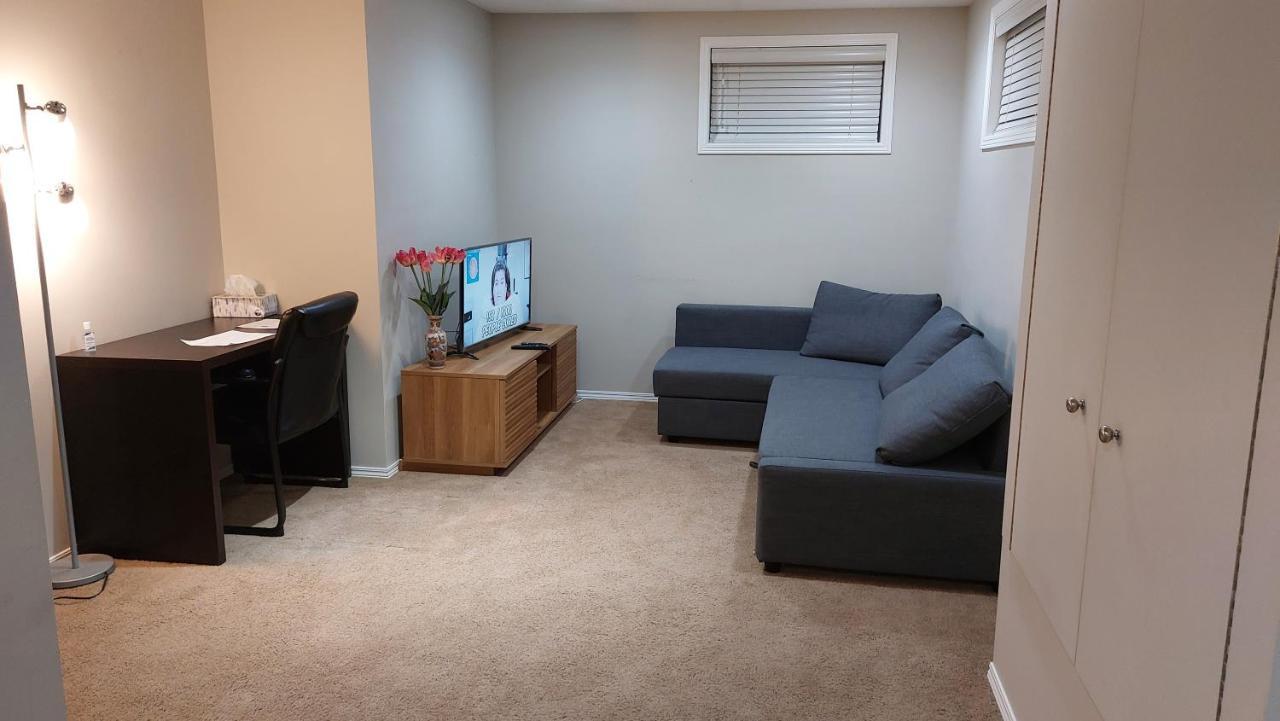 Lovely 1-Bedroom Basement Suite Виннипег Экстерьер фото