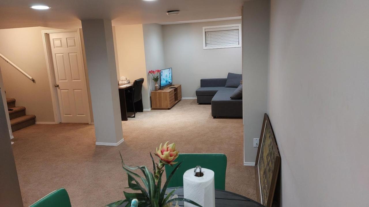 Lovely 1-Bedroom Basement Suite Виннипег Экстерьер фото